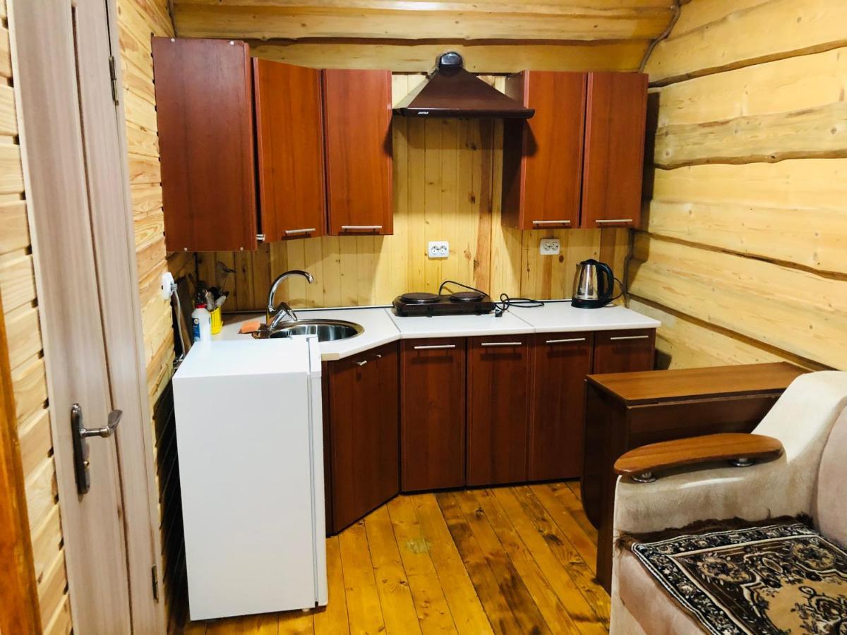 У Віти Номер3 Apartment Synevyrs'ka Polyana Bagian luar foto